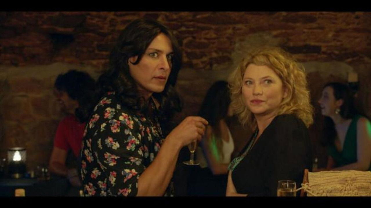 Candice Renoir - Chacun dirige l'eau vers son moulin backdrop