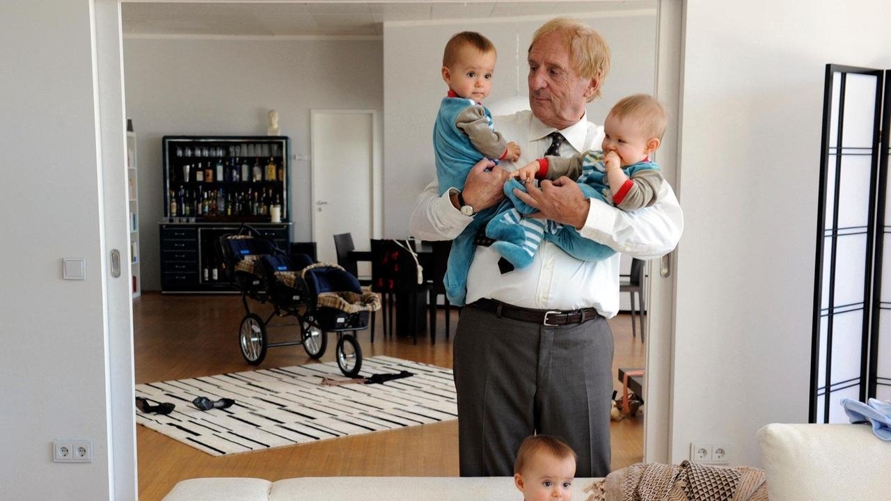 Ein Drilling kommt selten allein backdrop