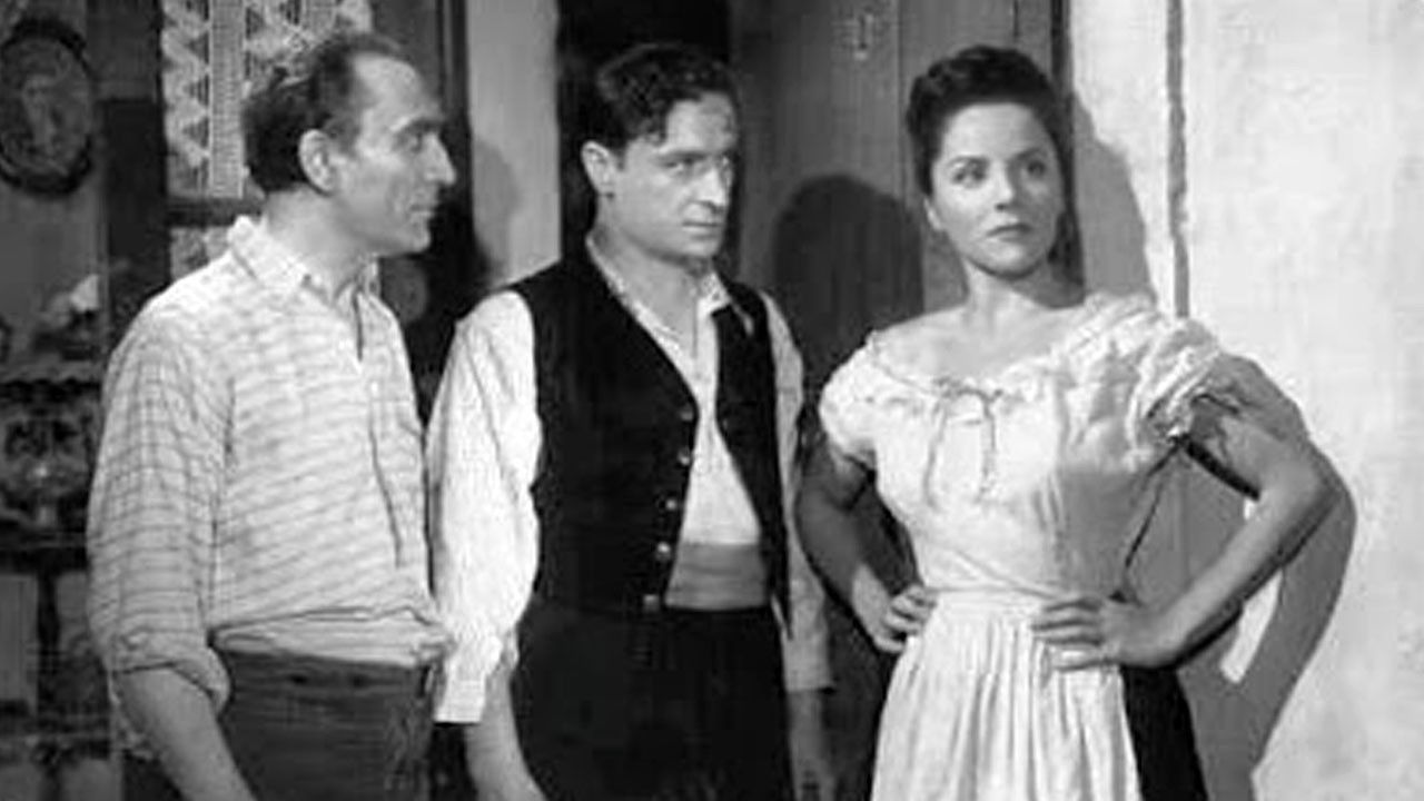 María Rosa backdrop