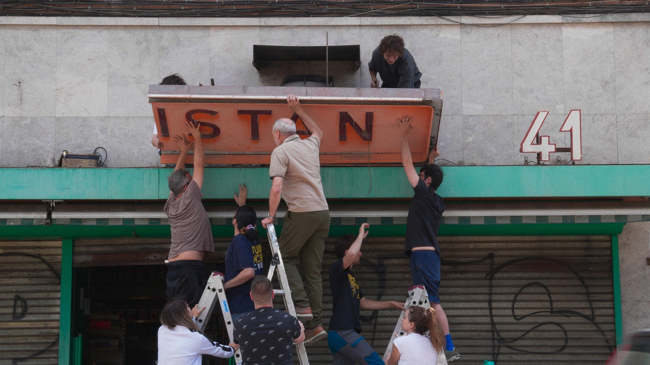 Madrid, Ext. backdrop