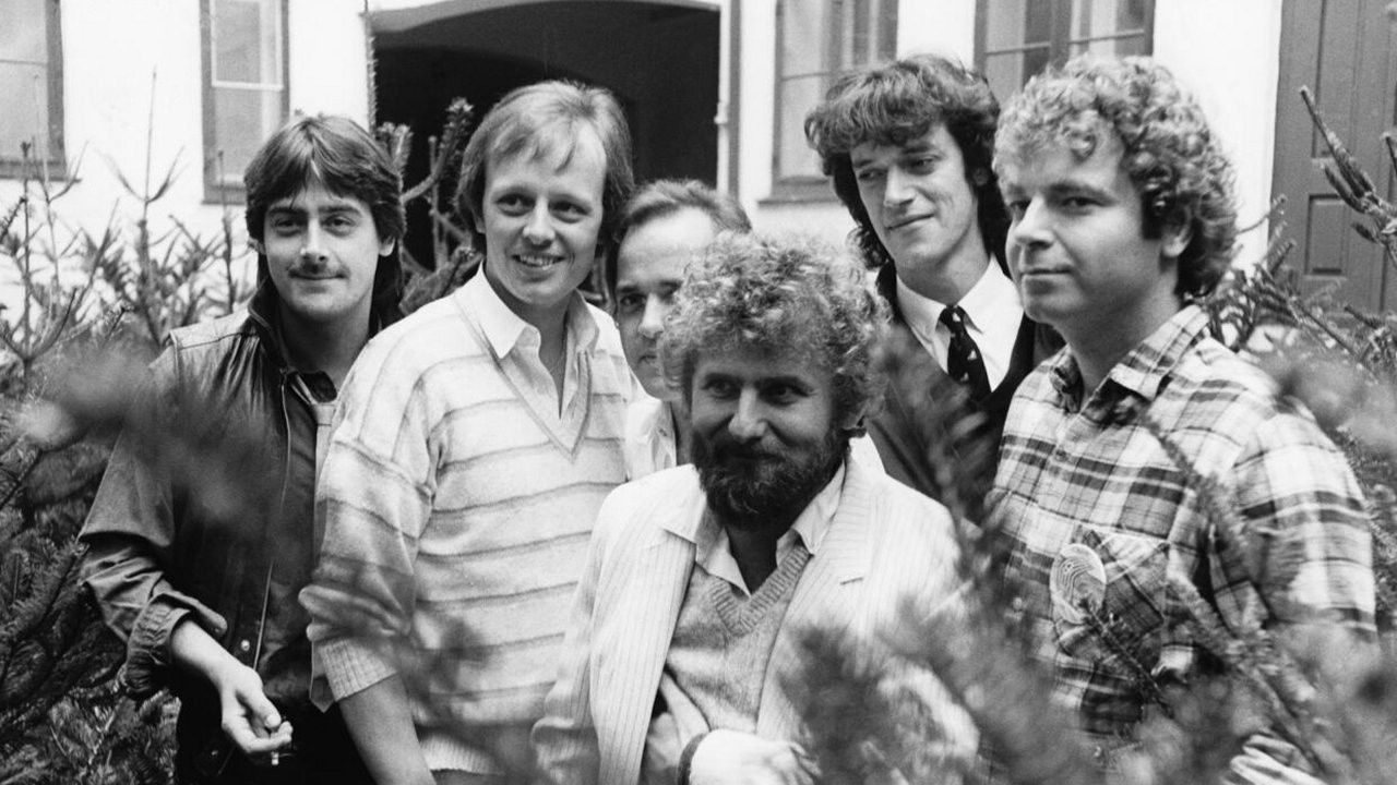 Shu-bi-dua: Live fra Tivolis koncertsal backdrop