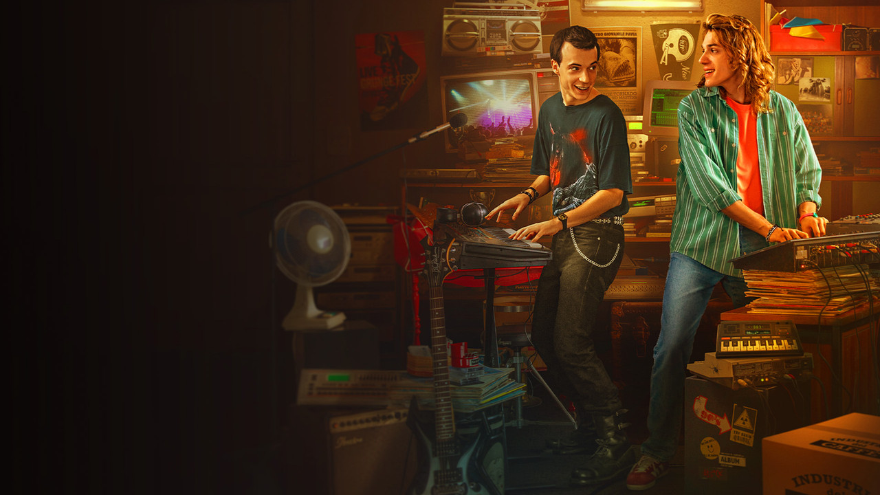 Hanno ucciso l'Uomo Ragno - La leggendaria storia degli 883 backdrop