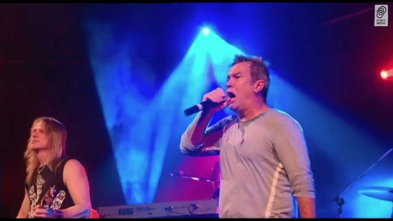 Living Loud: Loud & Live backdrop