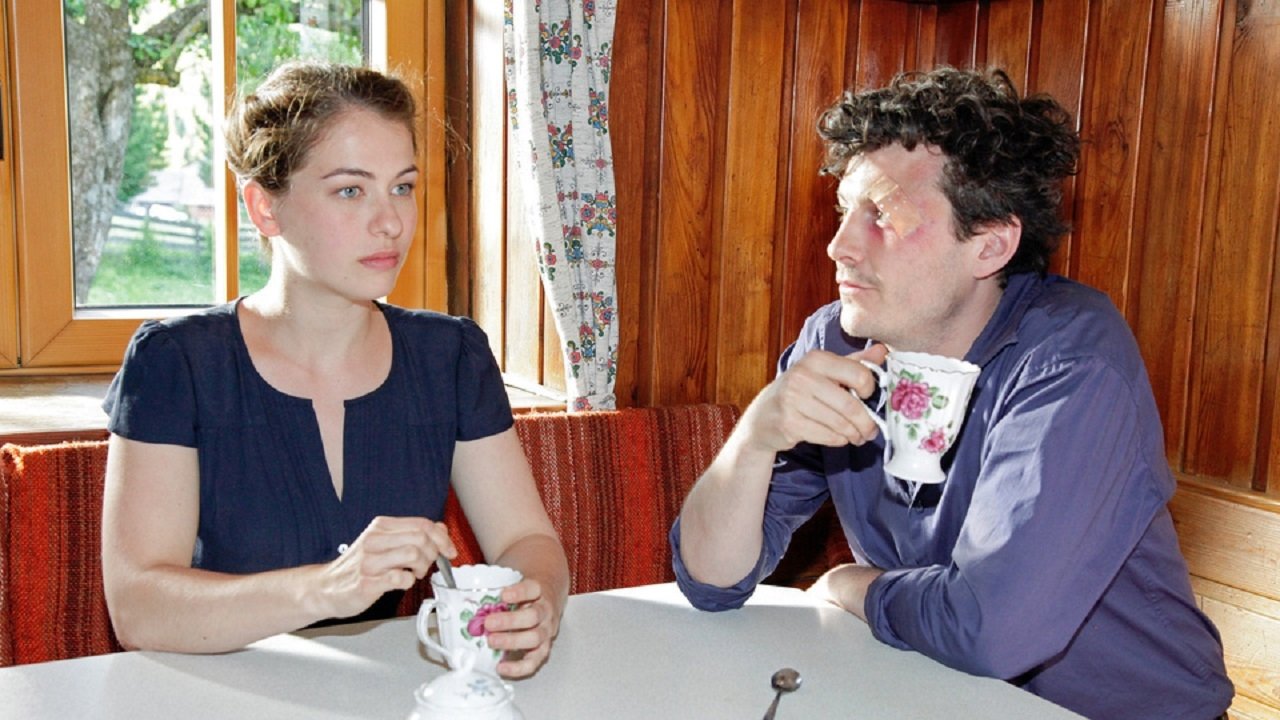 Die Fremde und das Dorf backdrop