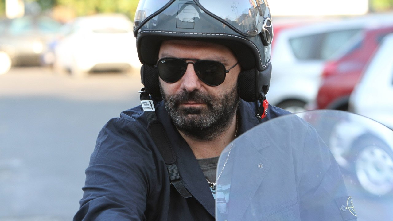 L'uomo spezzato backdrop