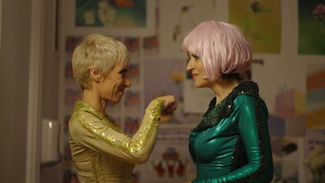 Las zapatillas verdes backdrop