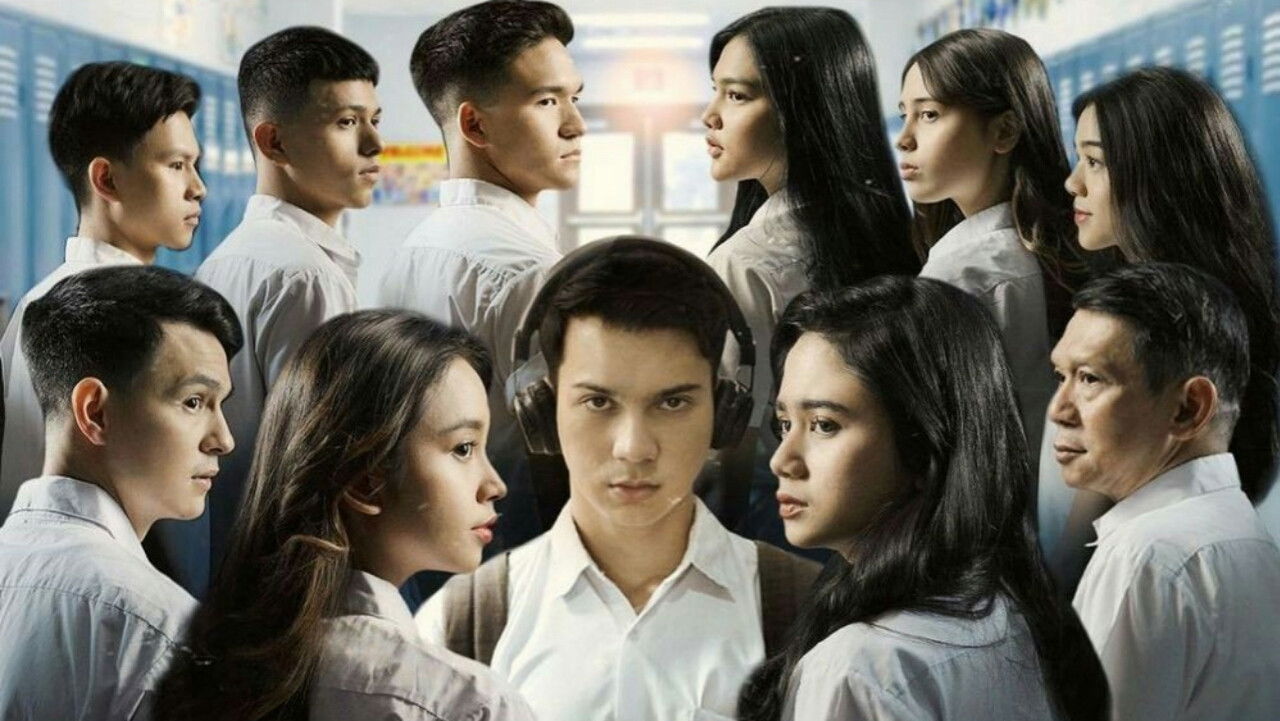 7 Hari Sebelum 17 Tahun backdrop