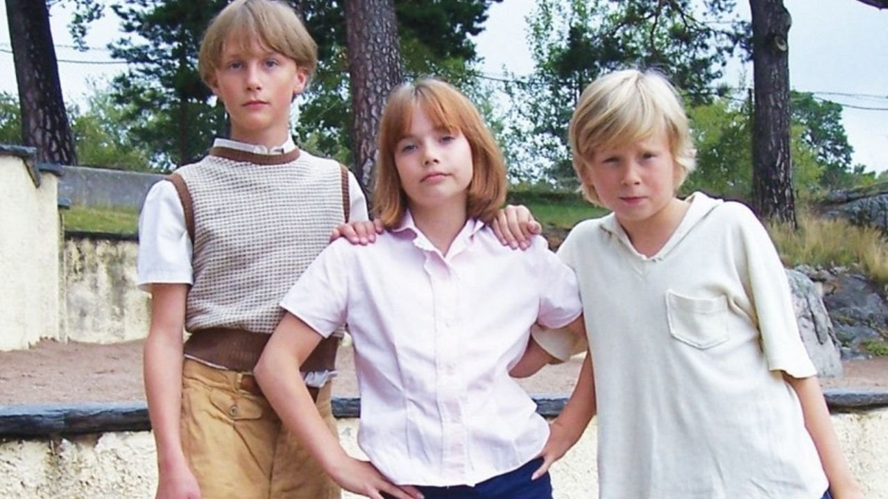 Truth or Dare backdrop