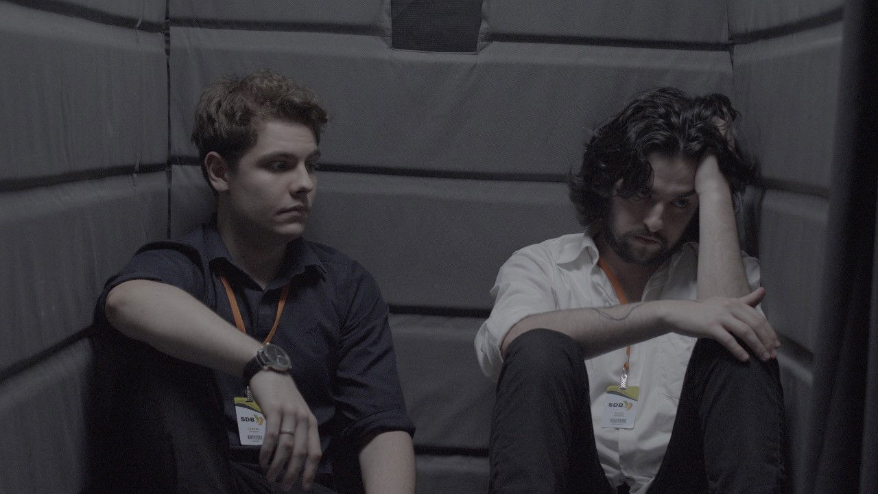 O Mesmo Encontra-se Parado backdrop