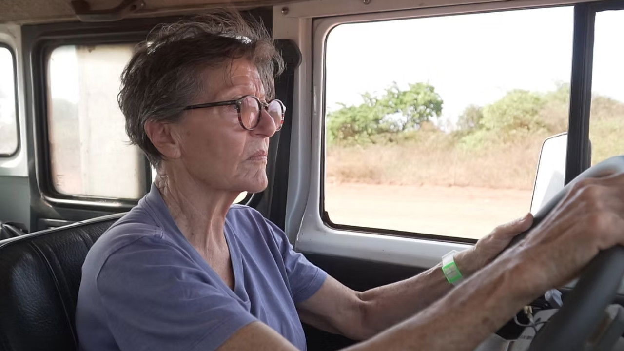 Ministra do Lixo backdrop