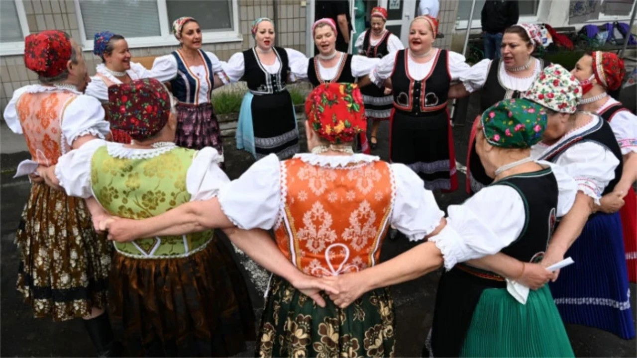 Sviatočné chvíle rodov Hontu a Novohradu backdrop