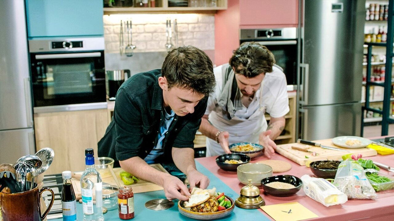 Loïc tussen 2 vuren backdrop