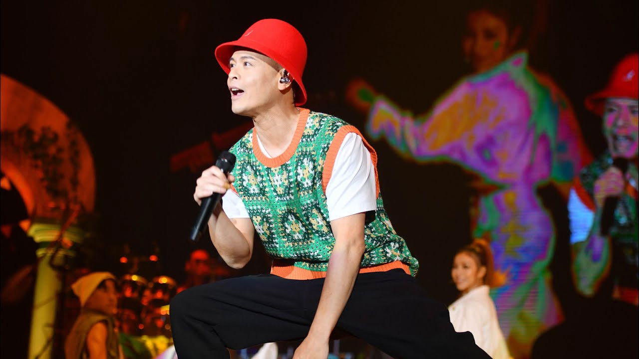 Justin Lo The First Moment Live 2022 backdrop