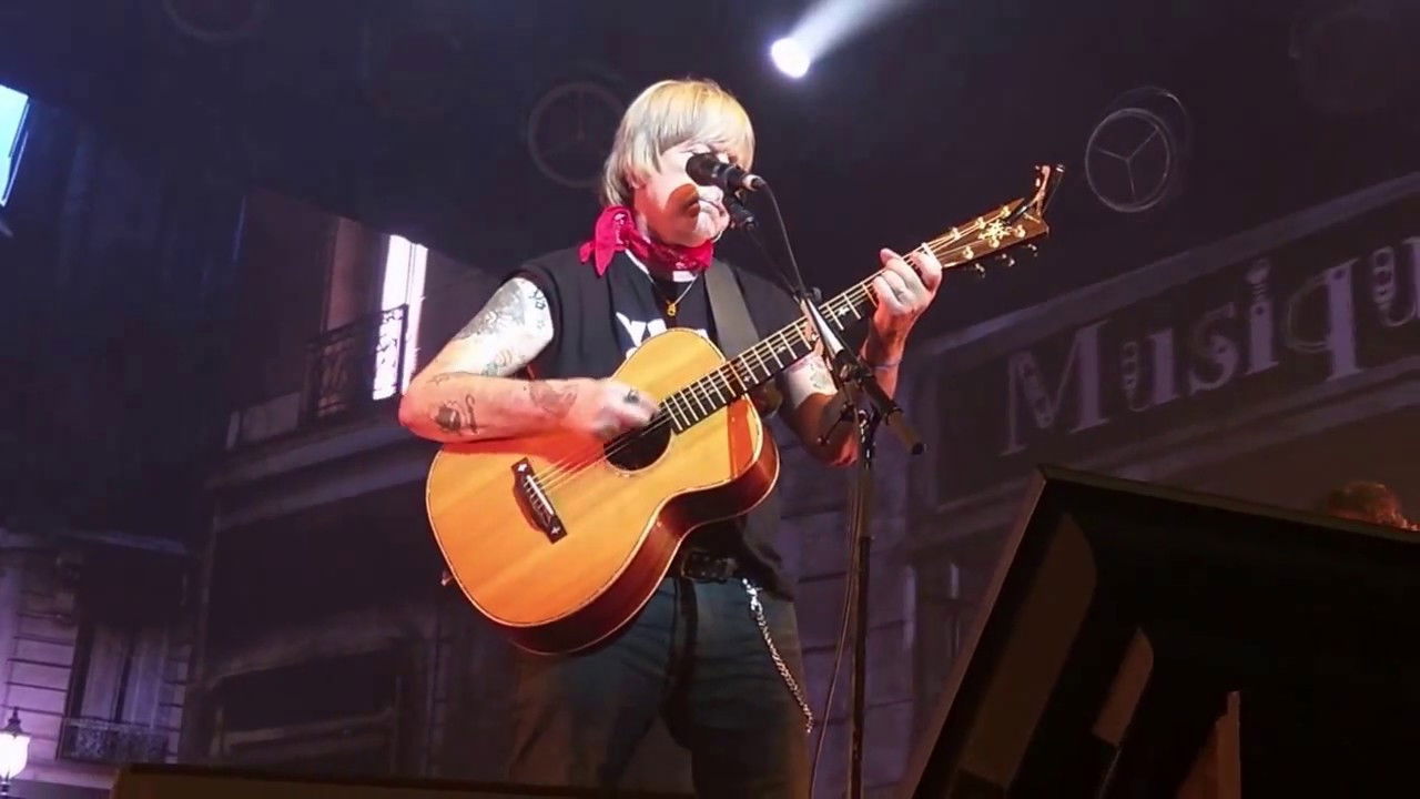 Renaud - Phénix Tour backdrop