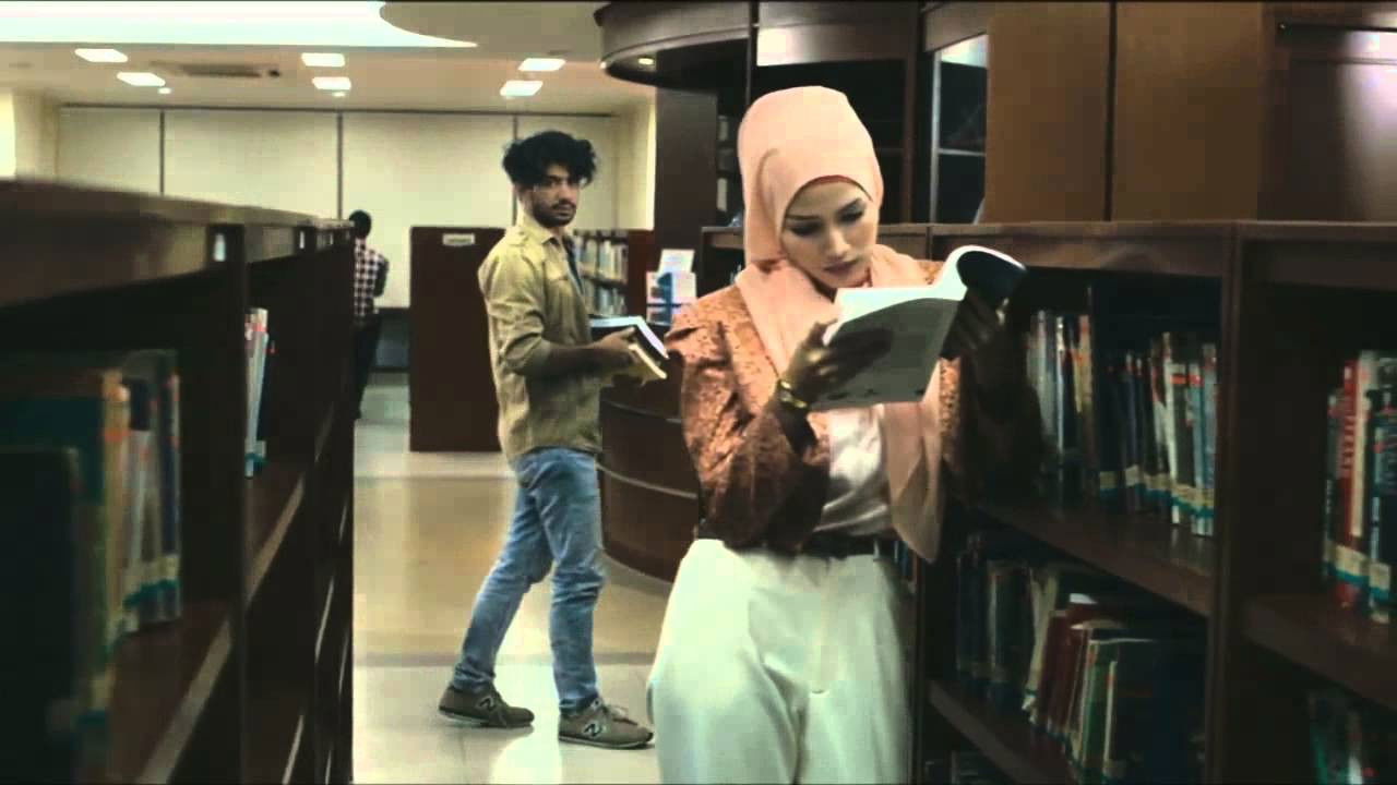 Ketika Tuhan Jatuh Cinta backdrop