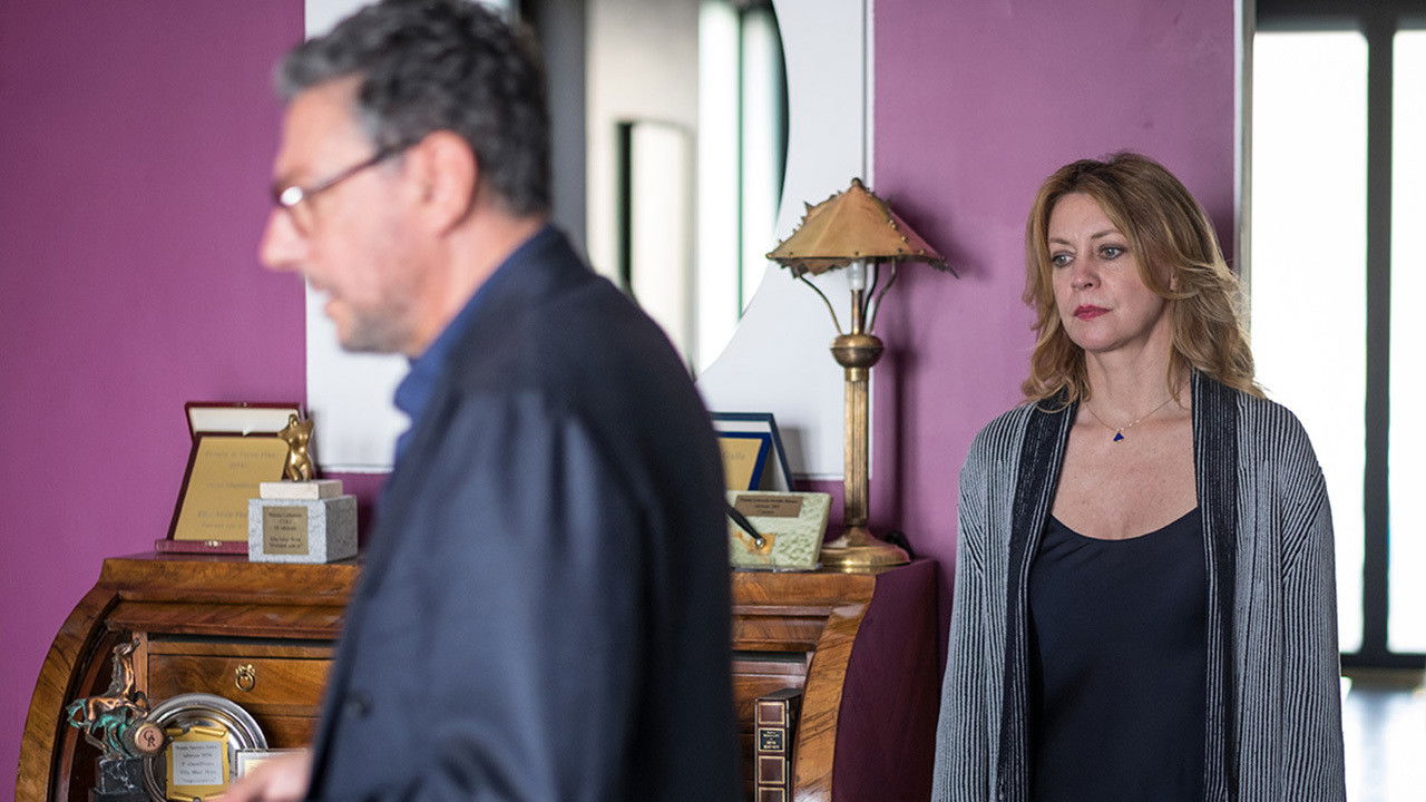 Piccoli crimini coniugali backdrop