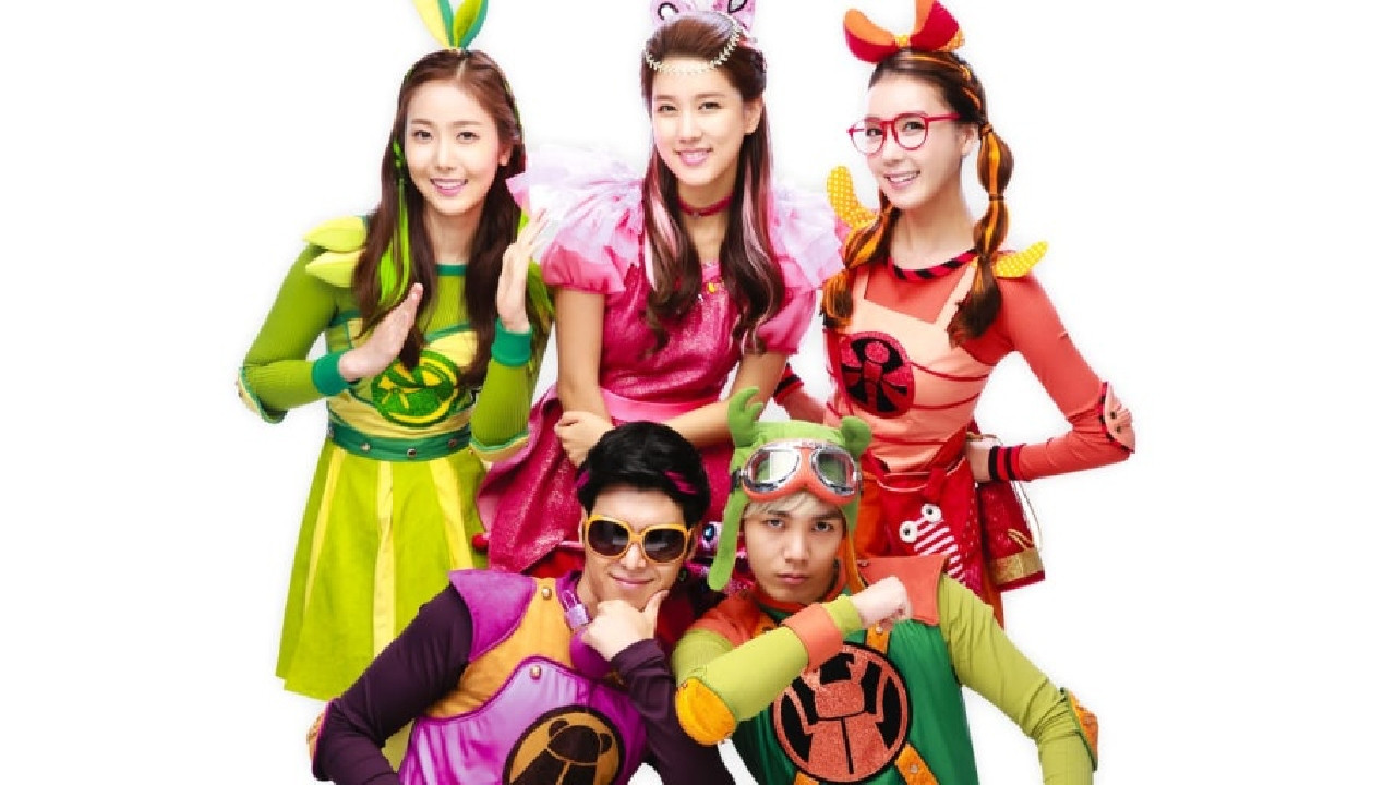 Larva and Friends in My Arms backdrop