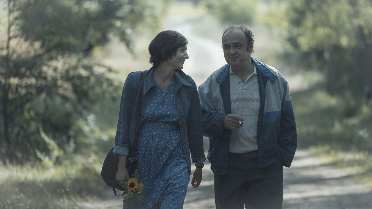 Nasza rewolucja. Historia miłości Grażyny i Jacka Kuroniów backdrop