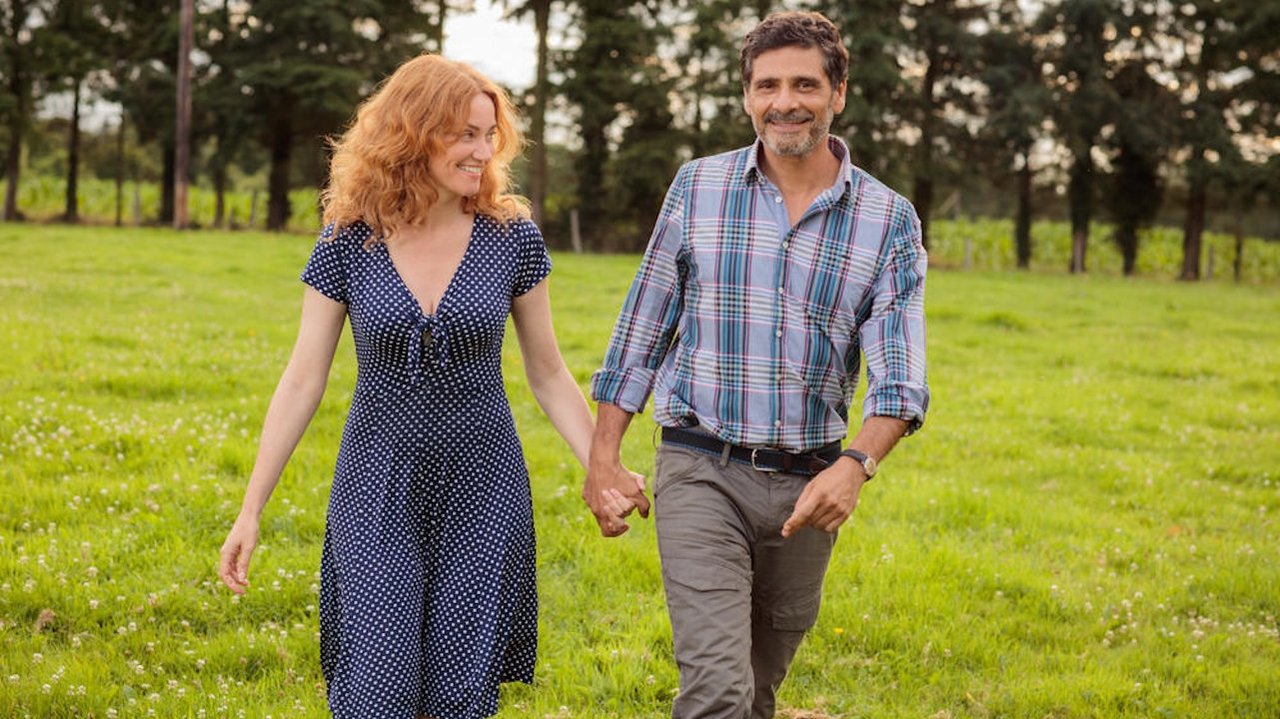 Le mec de la tombe d'à côté backdrop
