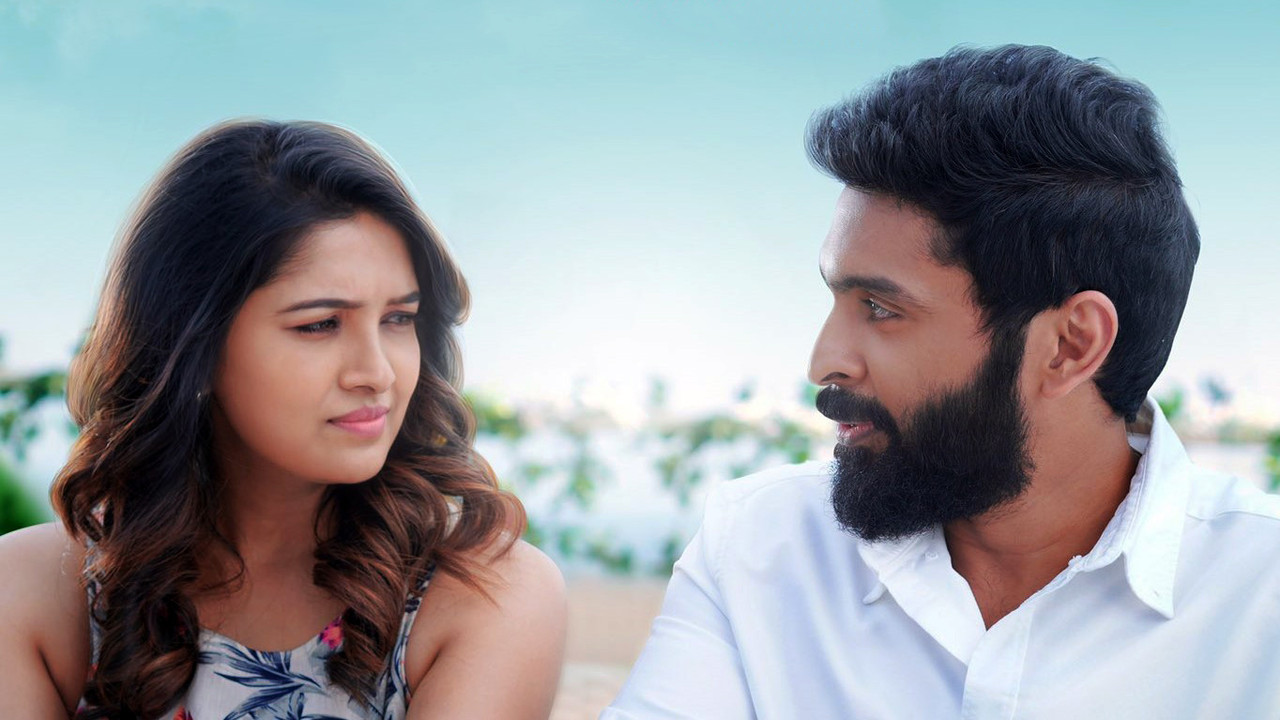 Paayum Oli Nee Yenakku backdrop