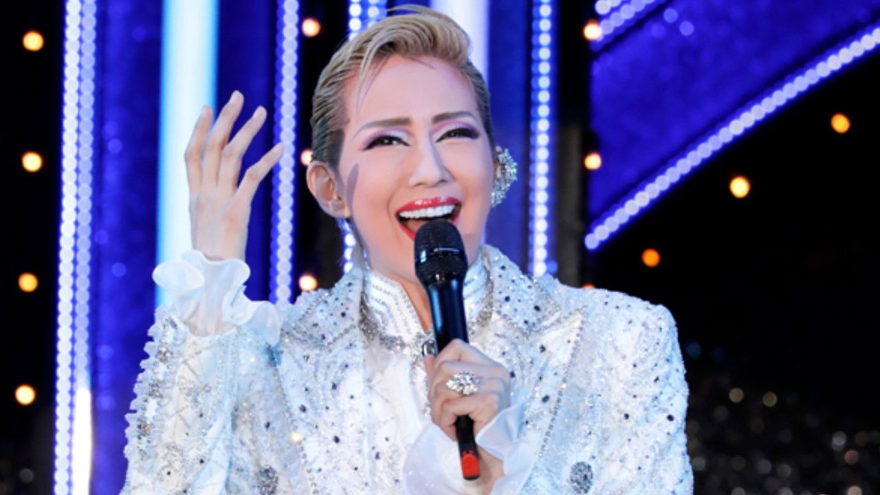 Kurenai Yuzuru Dinner Show 『Berry Berry Benny!!』 backdrop