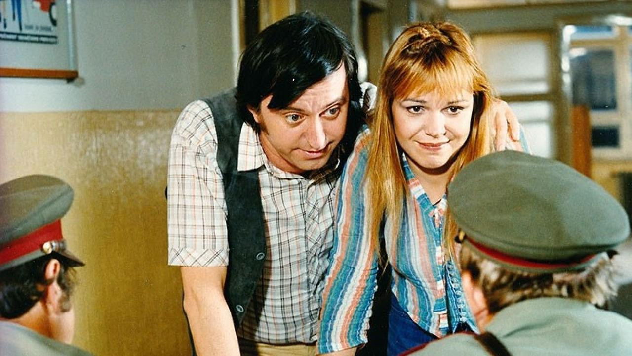 Blázni, vodníci a podvodníci backdrop