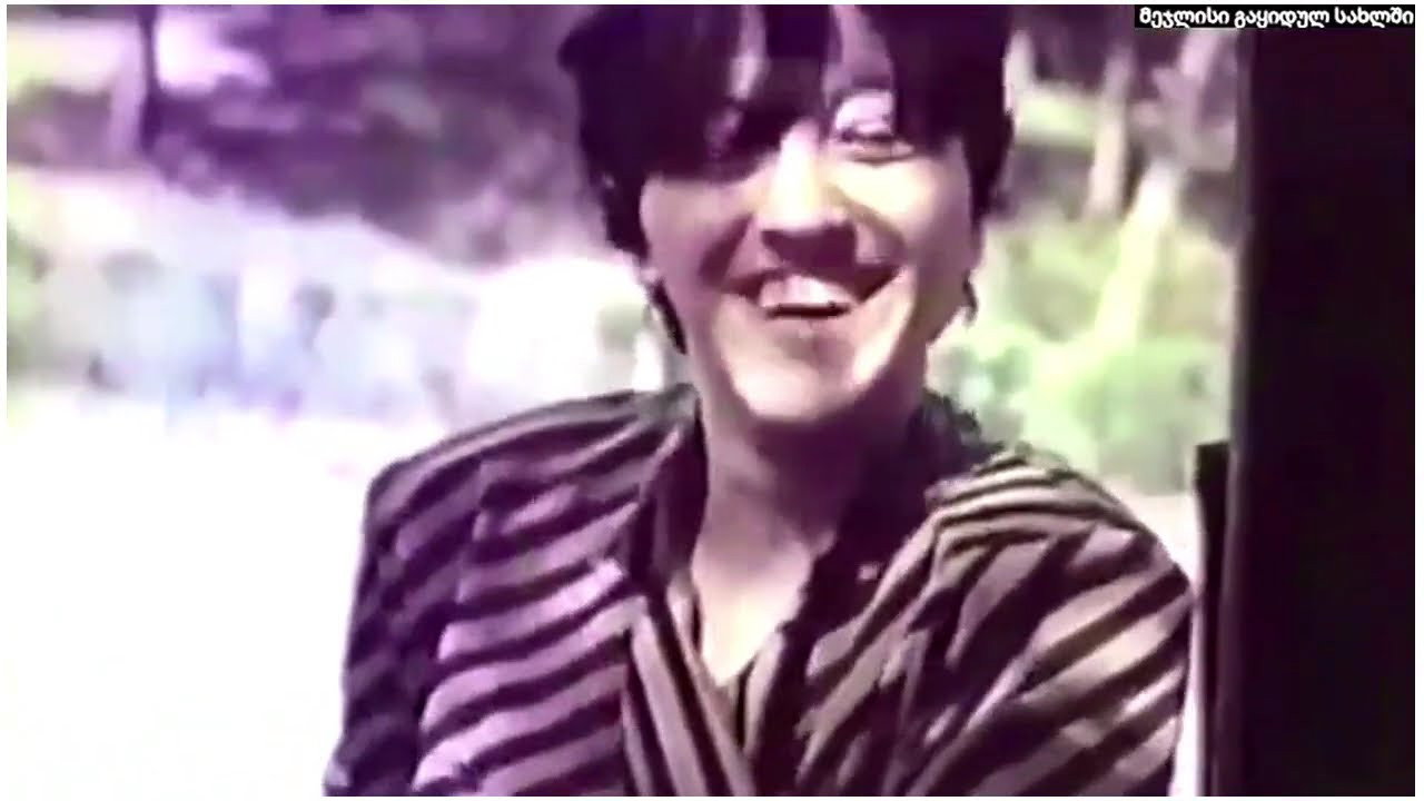 მეჯლისი გაყიდულ სახლში backdrop