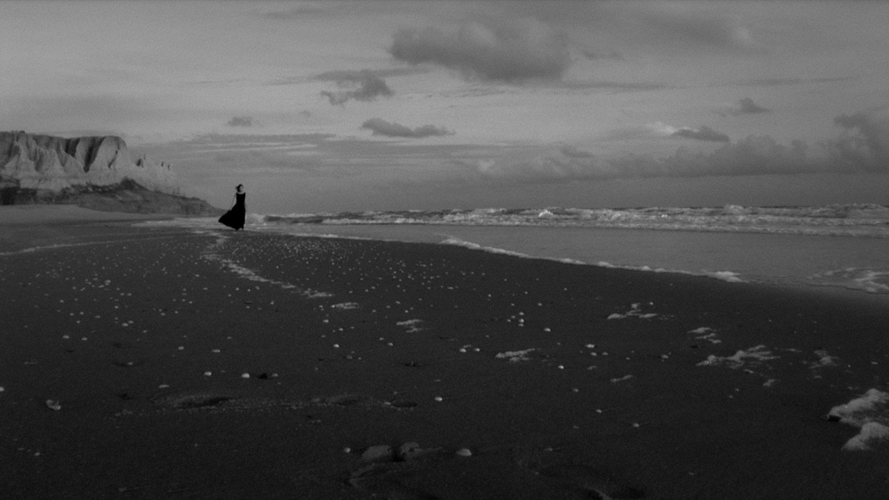 Passos no Silêncio backdrop