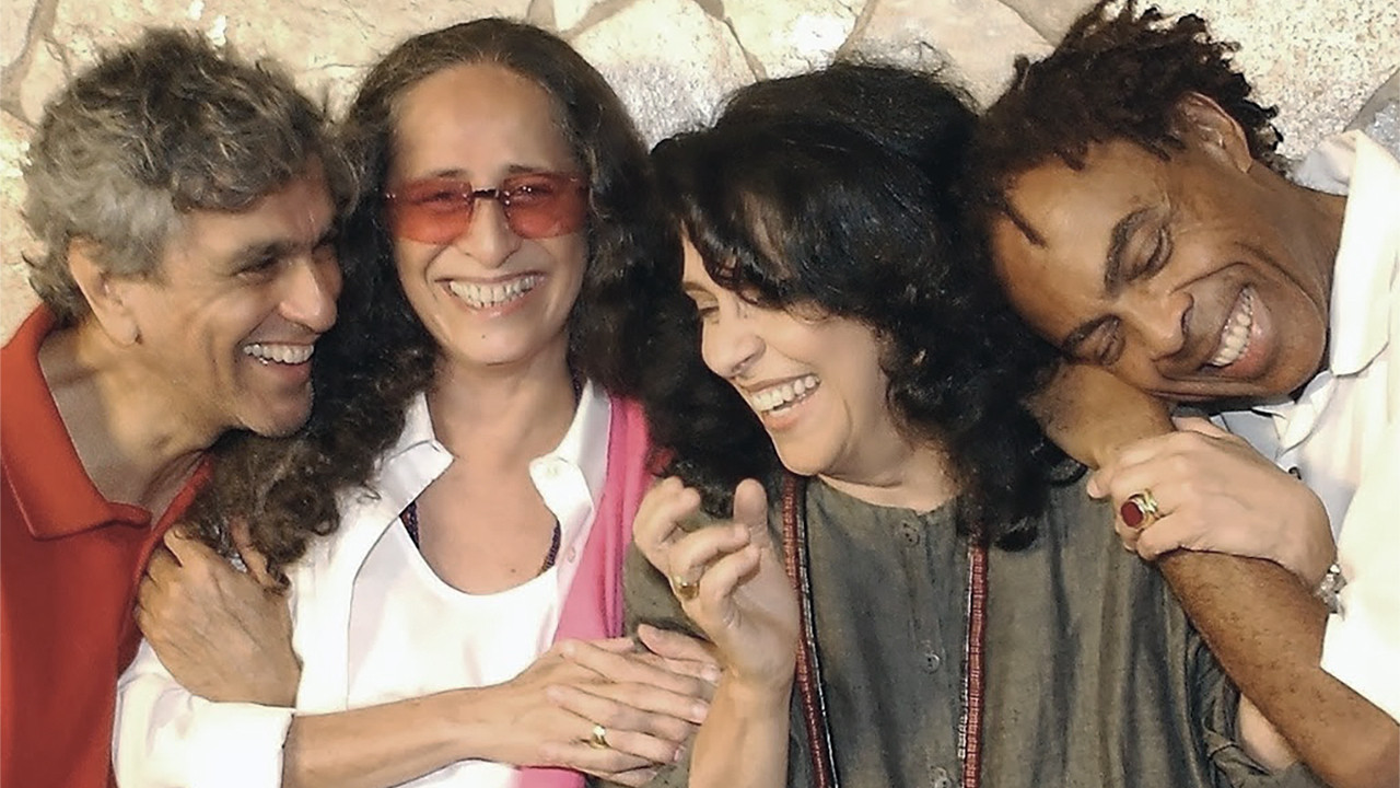 Outros (Doces) Bárbaros backdrop