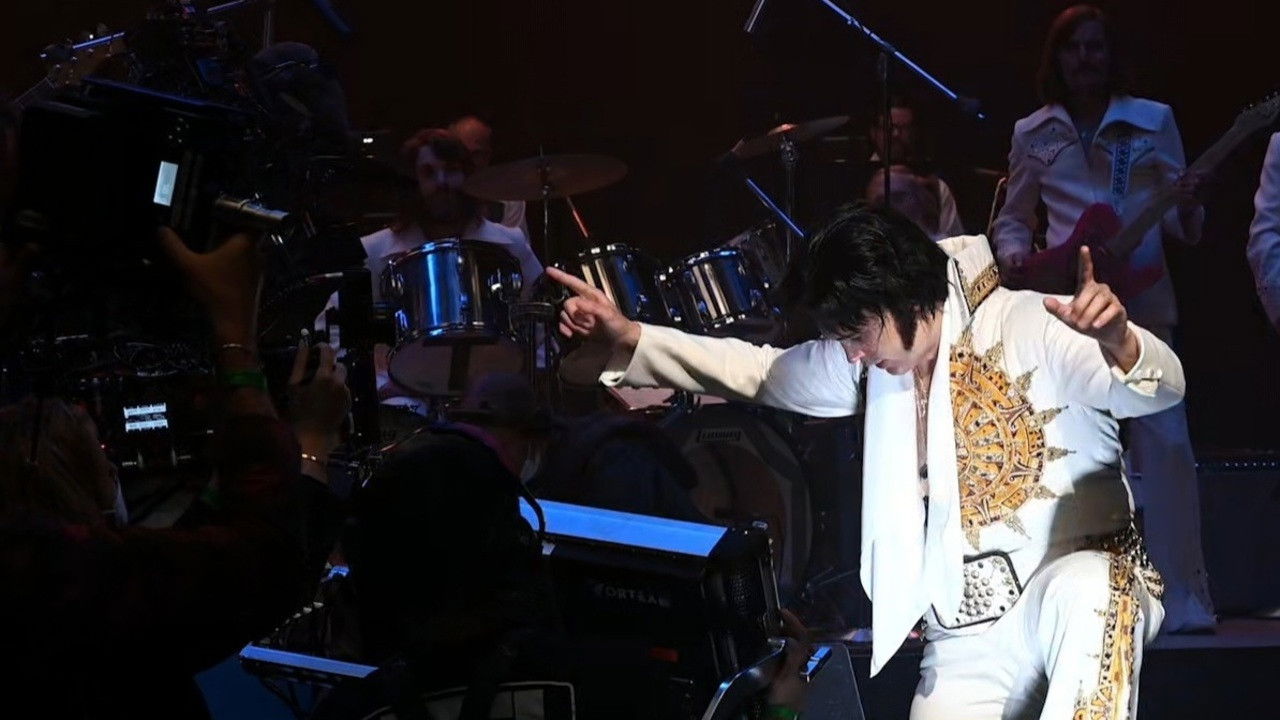 Viva Australia - Recreating Iconic Locations for Elvis backdrop