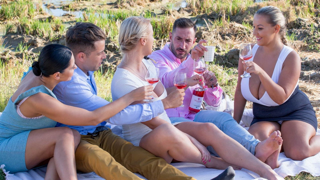 Curvy Chicks on Cycles backdrop