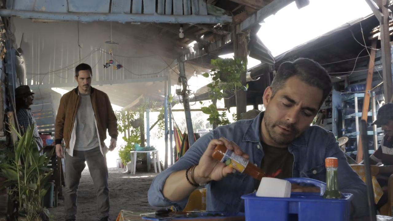 ¿Y Cómo Es Él? backdrop