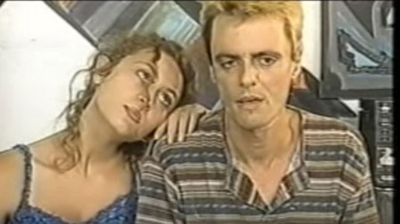 Unë, ti dhe Kasandra backdrop