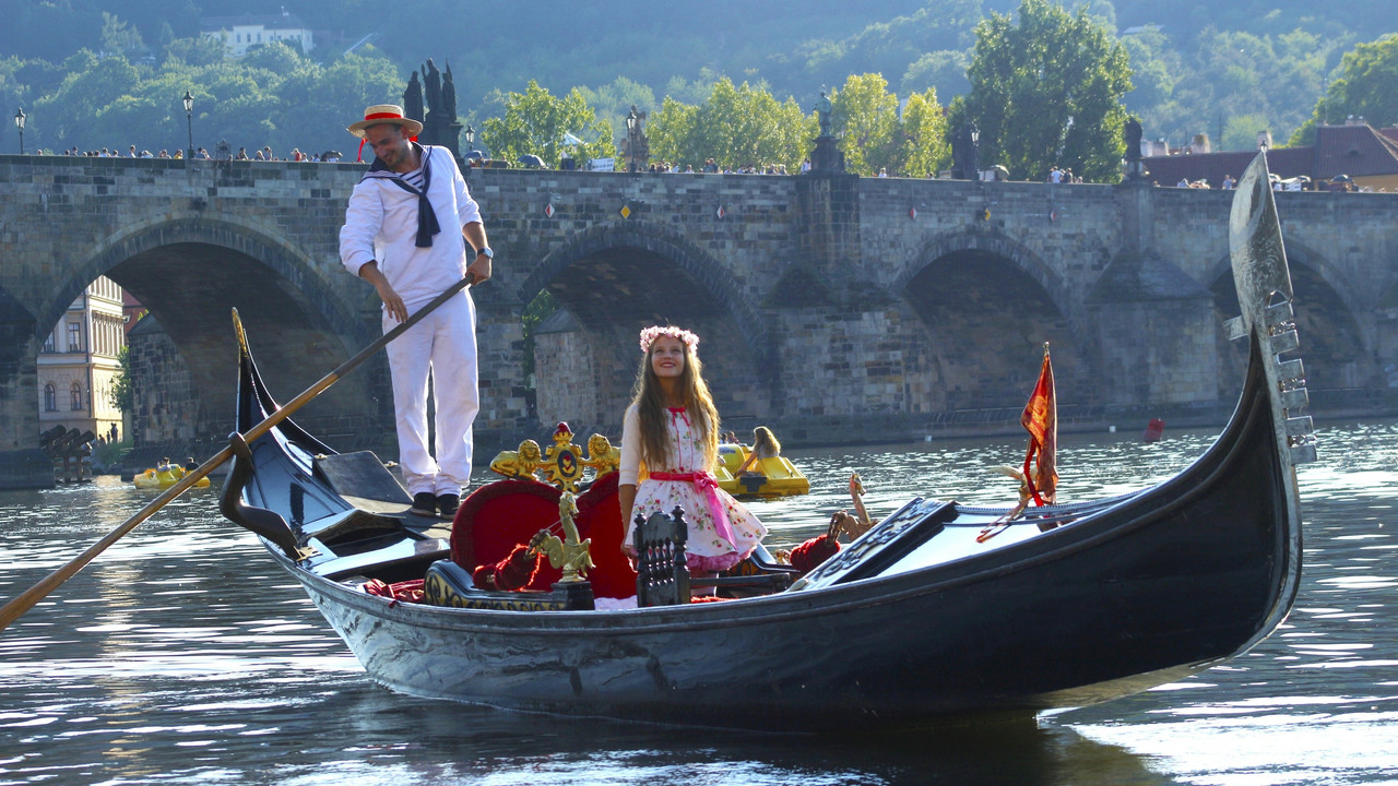 Alenka v zemi zázraků backdrop