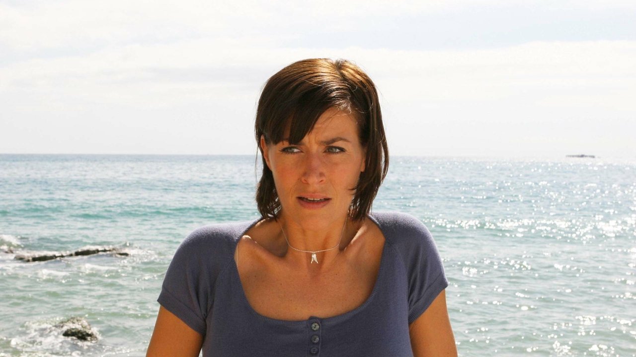 L'Étrangère backdrop