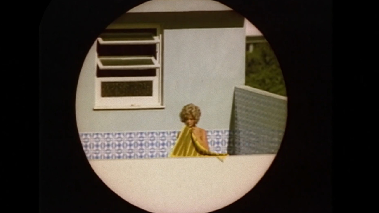 Como é Boa Nossa Empregada backdrop