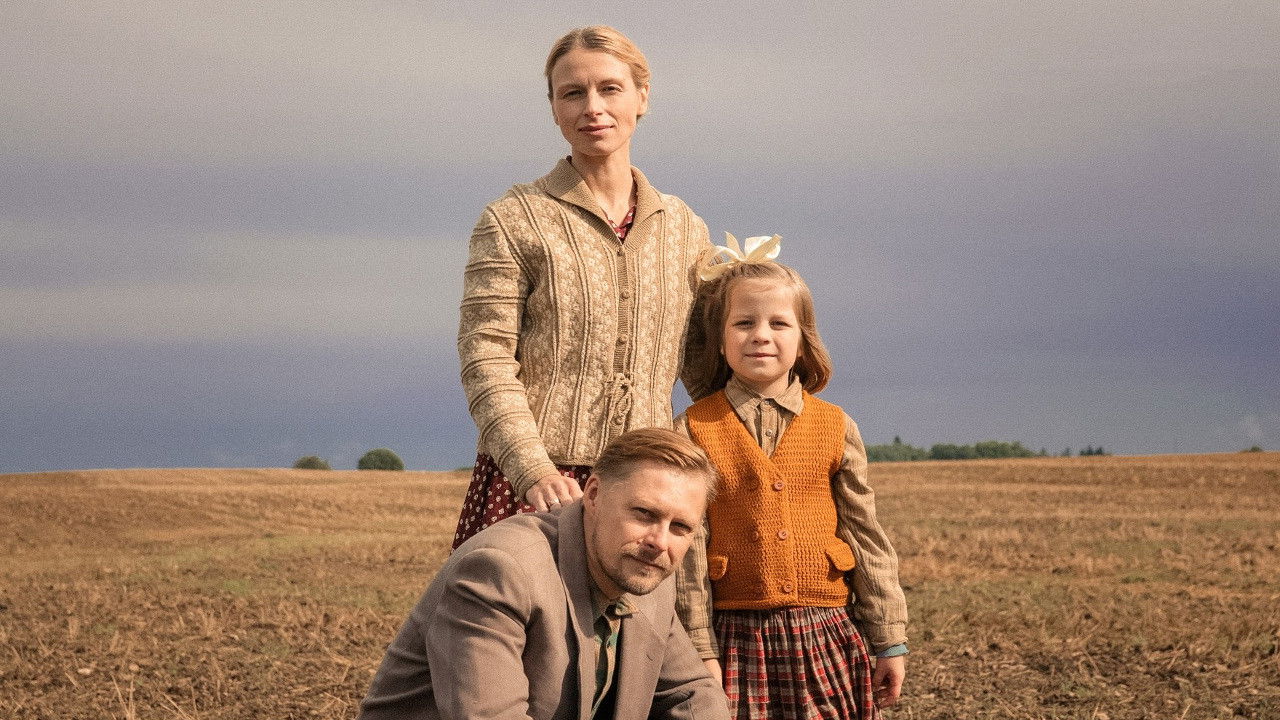 The Little Comrade backdrop