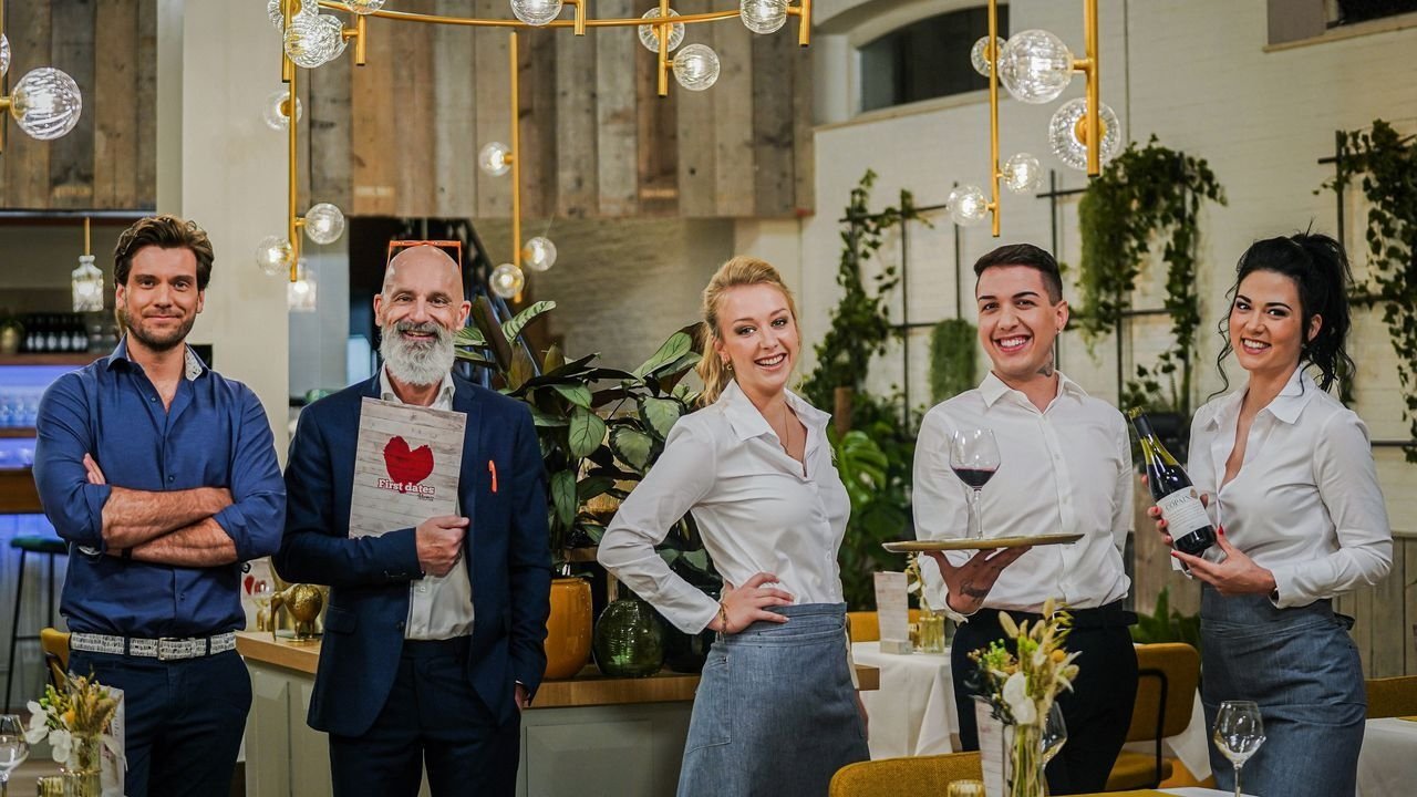 First Dates backdrop