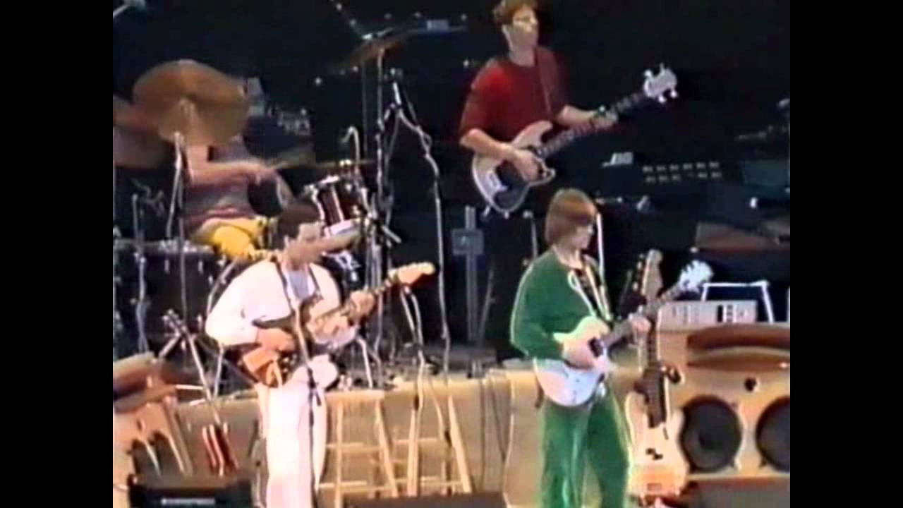 The Essential Mike Oldfield backdrop