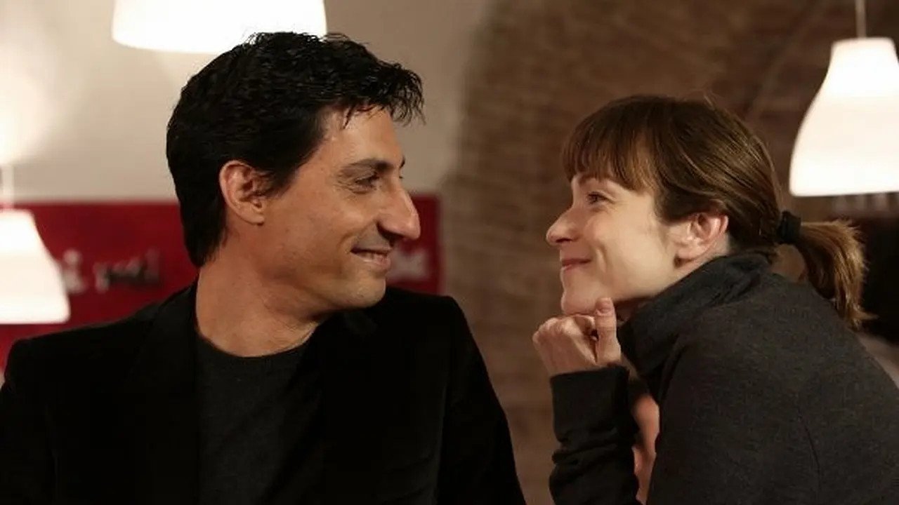 Tutti pazzi per amore backdrop