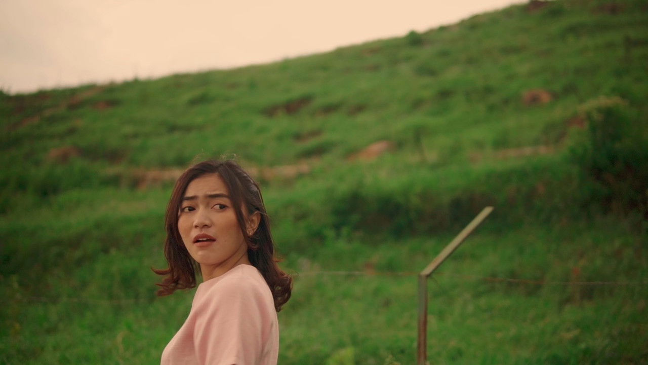 Perempuan Dari Planet Lain backdrop