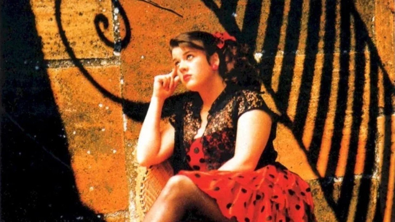 Mado, poste restante backdrop