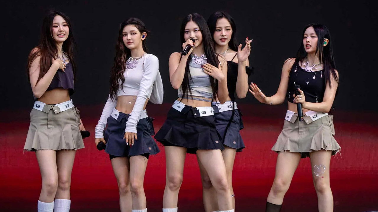 NewJeans: Live at Lollapalooza 2023 backdrop