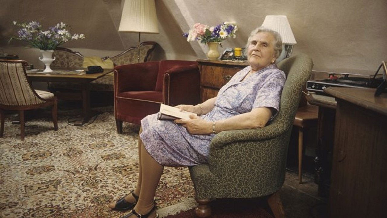 Im Damenstift backdrop