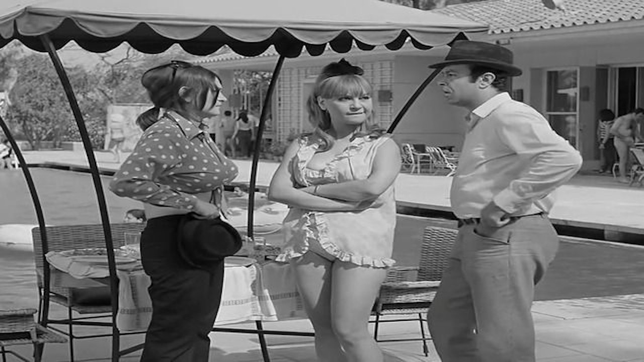 Moghamret Shabab backdrop