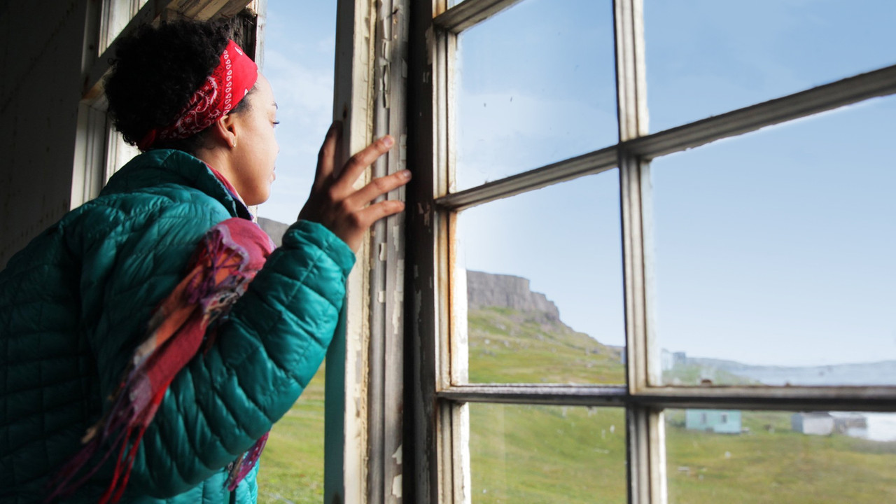 Hors circuits backdrop