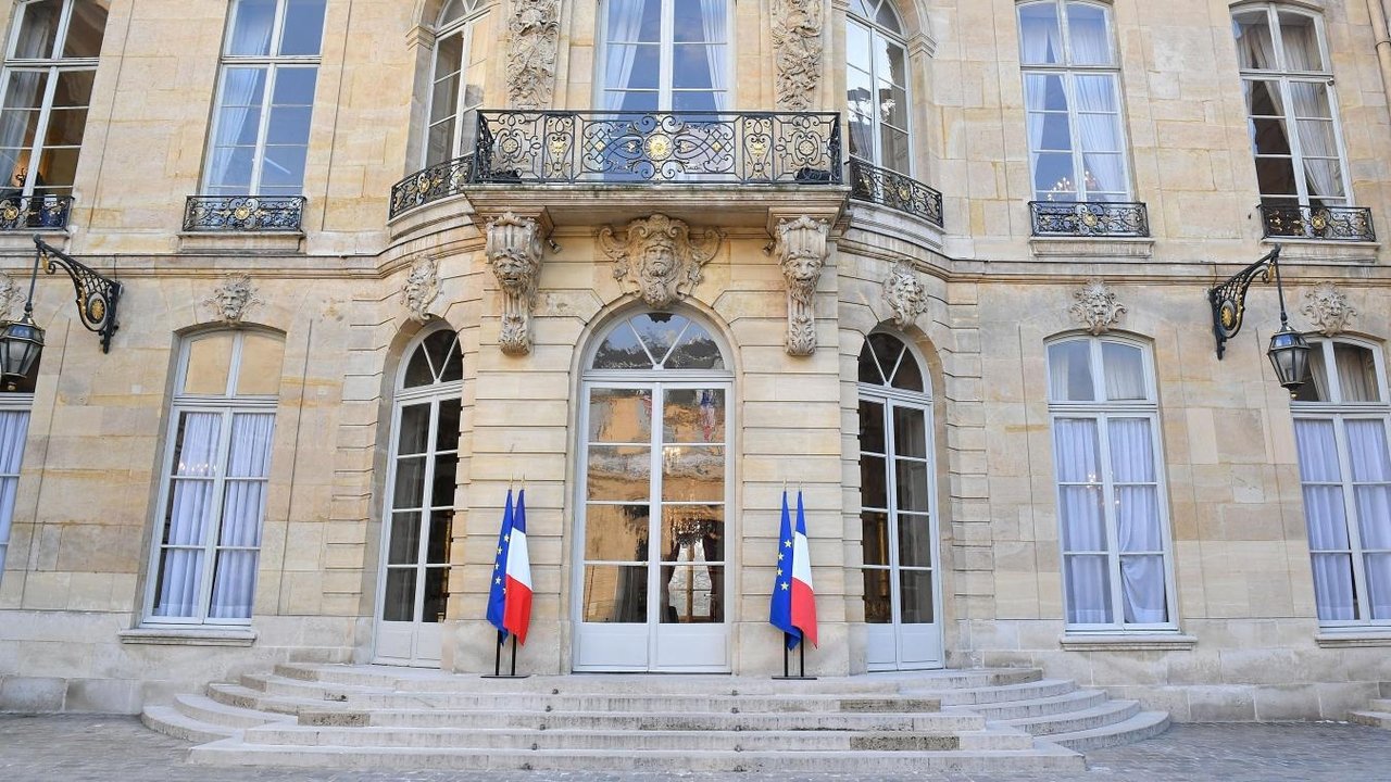 Ça ne peut pas continuer comme ça! backdrop