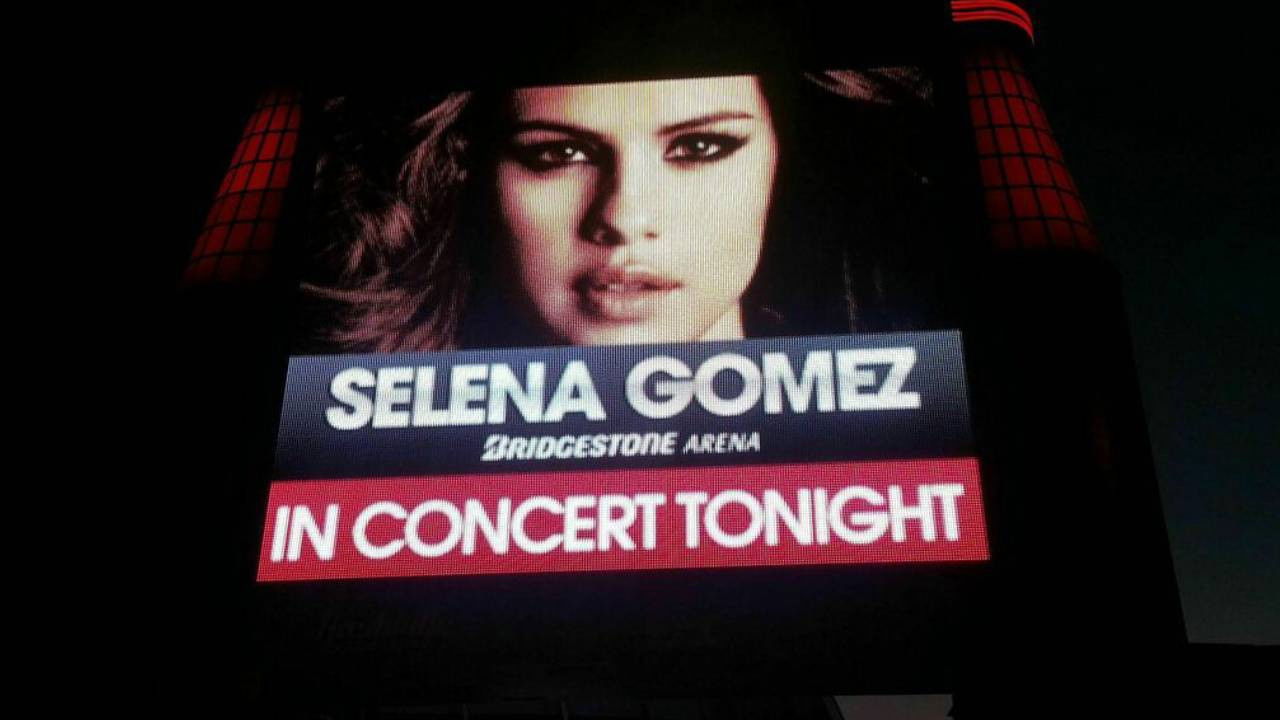 Selena Gomez: Jingle Bell Ball 2013 backdrop