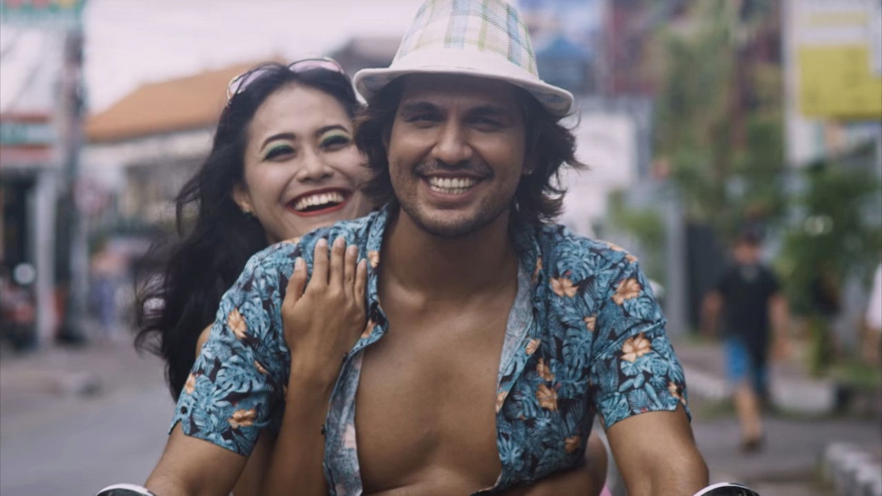 Kenapa Harus Bule? backdrop