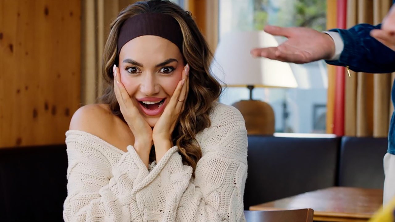 2 Fingers Honey 2 backdrop